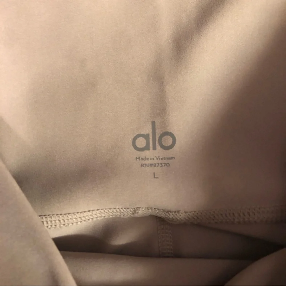 Alo Yoga Airlift High Waisted Legging in Color Gravel